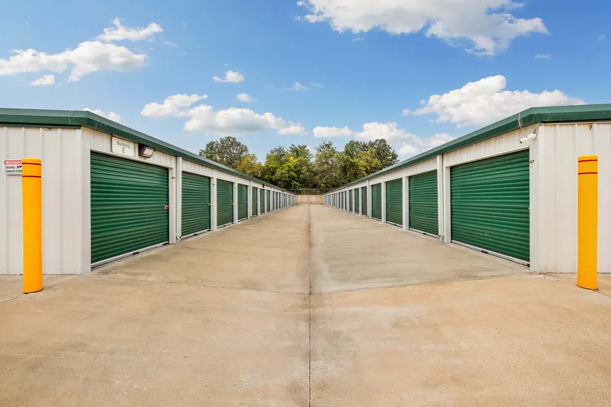 Drive lane KO Storage of Harrison, AR